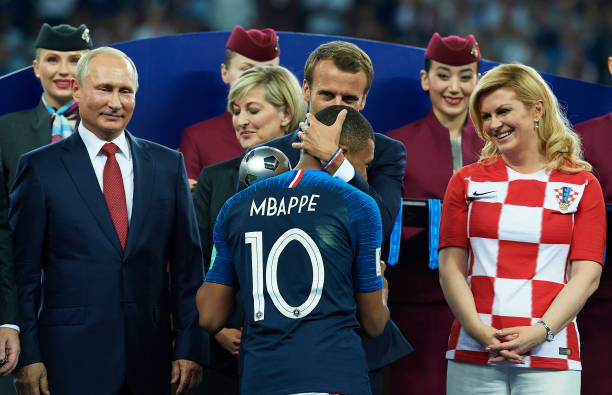 利洛左右的 利洛左右的